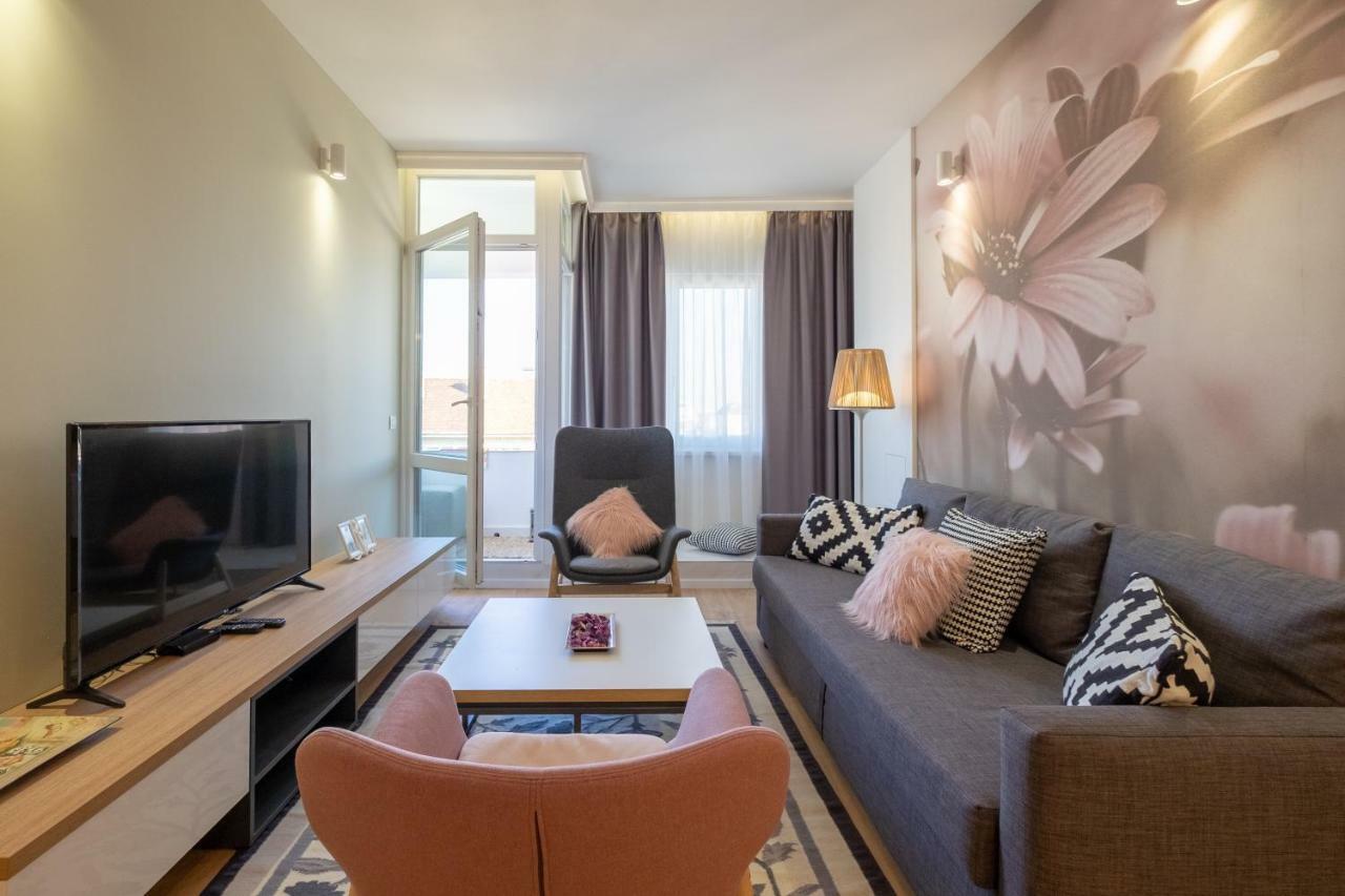 Vitosha Blvd Luxury 2-Bedroom, 2-Bathroom With Balcony Sofie Exteriér fotografie